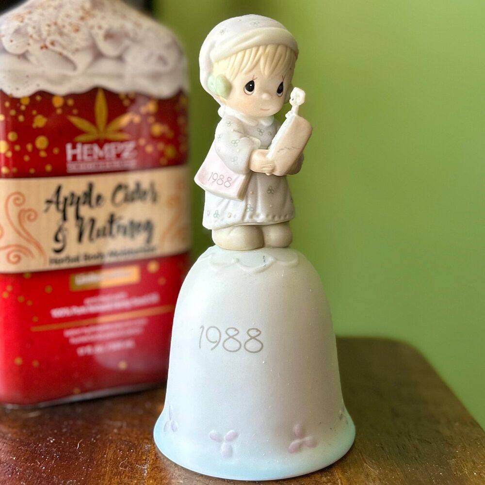 Precious Moments Enesco 1988 Dainty Bell Baby Mouse + Clock Figurine